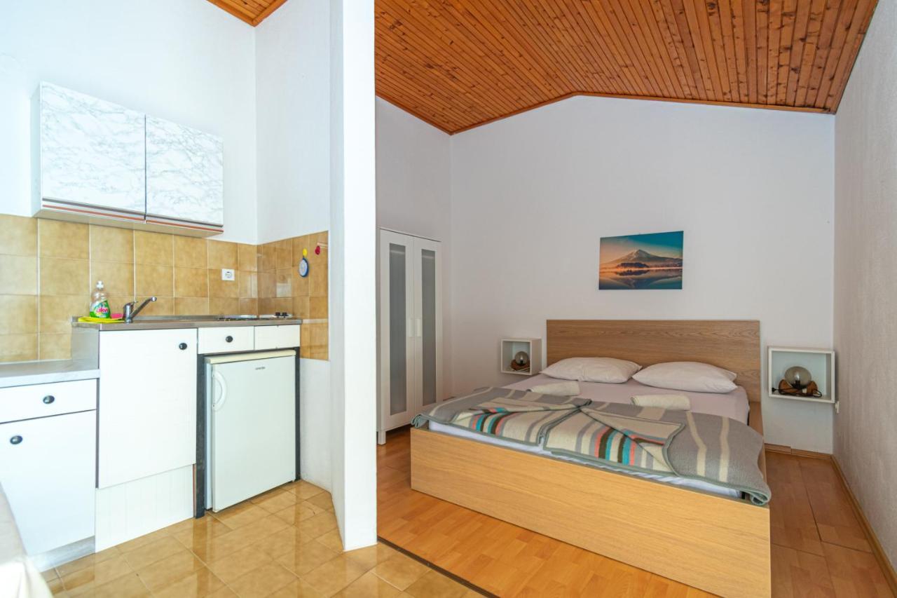 Apartments By The Sea Mandre, Pag - 4101 Kolan Exterior foto