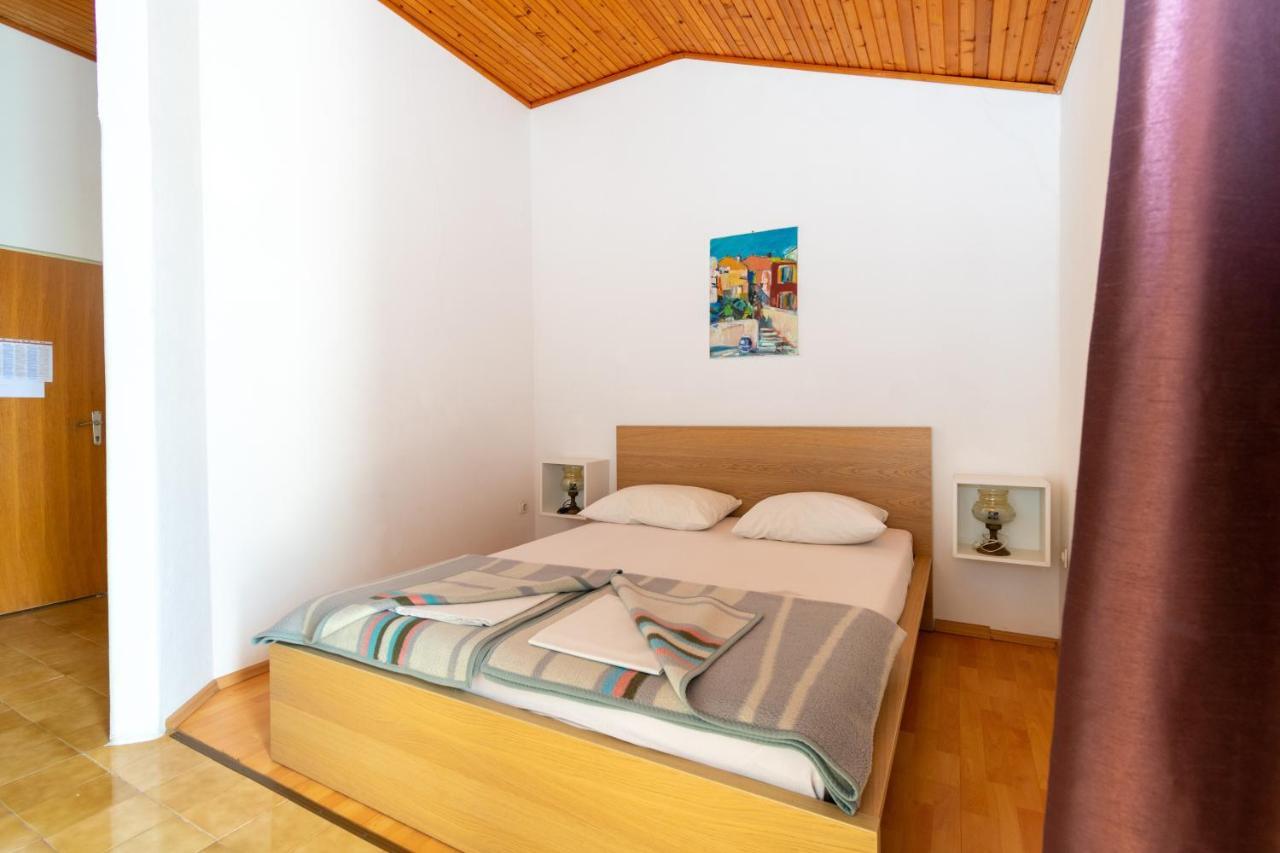 Apartments By The Sea Mandre, Pag - 4101 Kolan Exterior foto